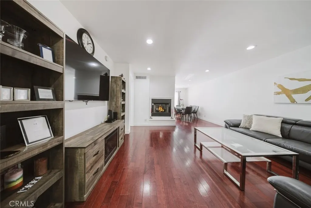 9775 Via Roma, Burbank, California 91504 home-pic-8